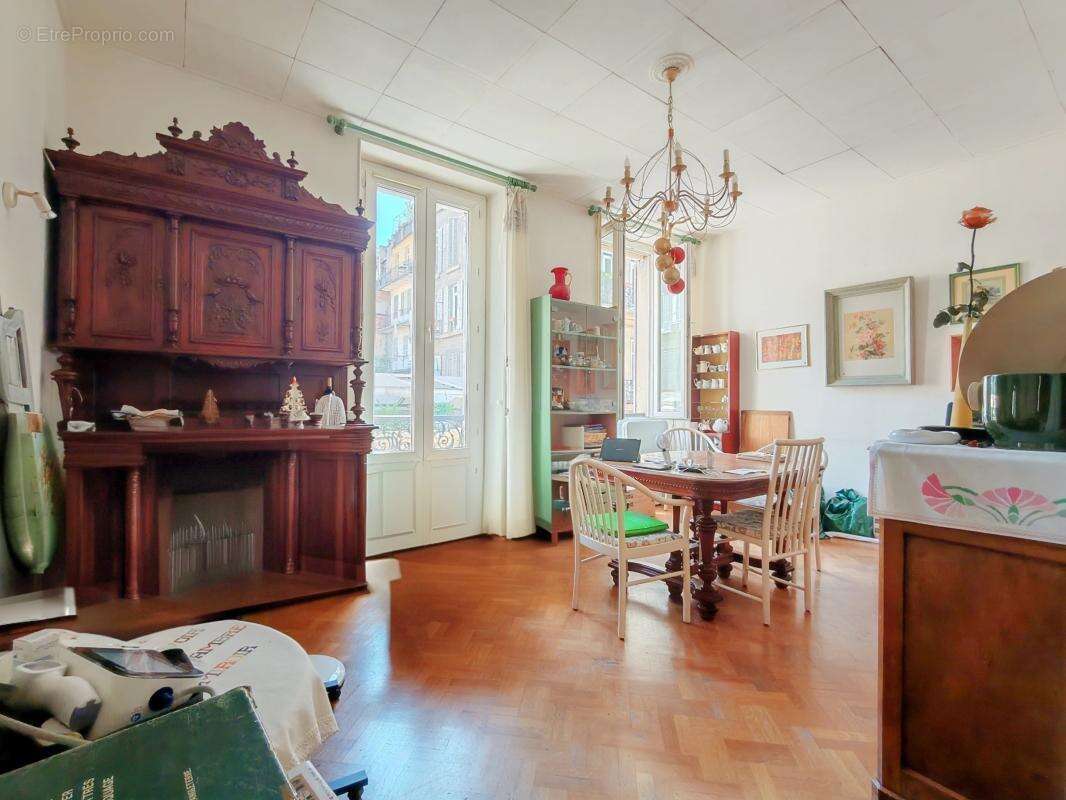 Appartement à MARSEILLE-1E