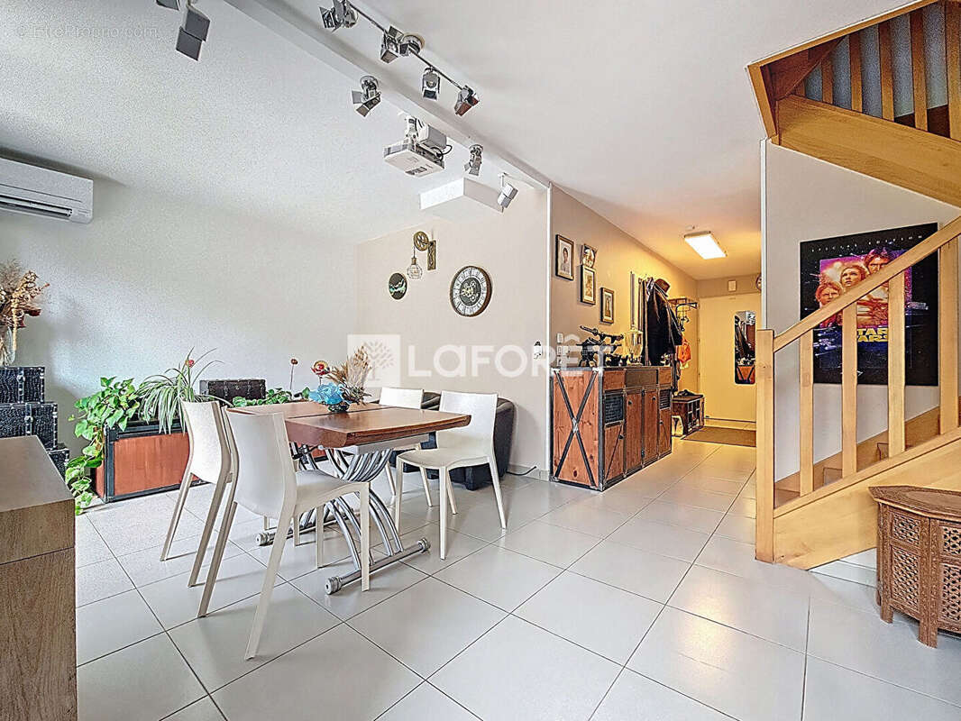 Maison à MAGNY-LE-HONGRE