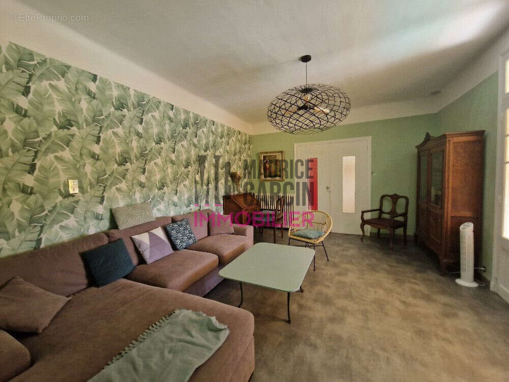 Maison à L'ISLE-SUR-LA-SORGUE