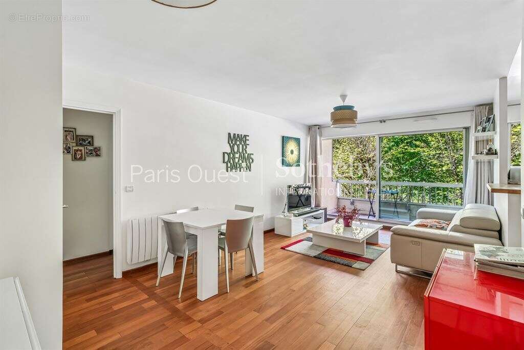 Appartement à NEUILLY-SUR-SEINE