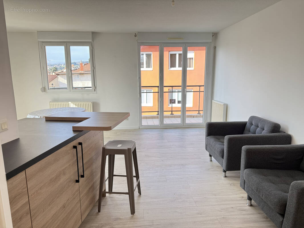 Appartement à GREZIEU-LA-VARENNE