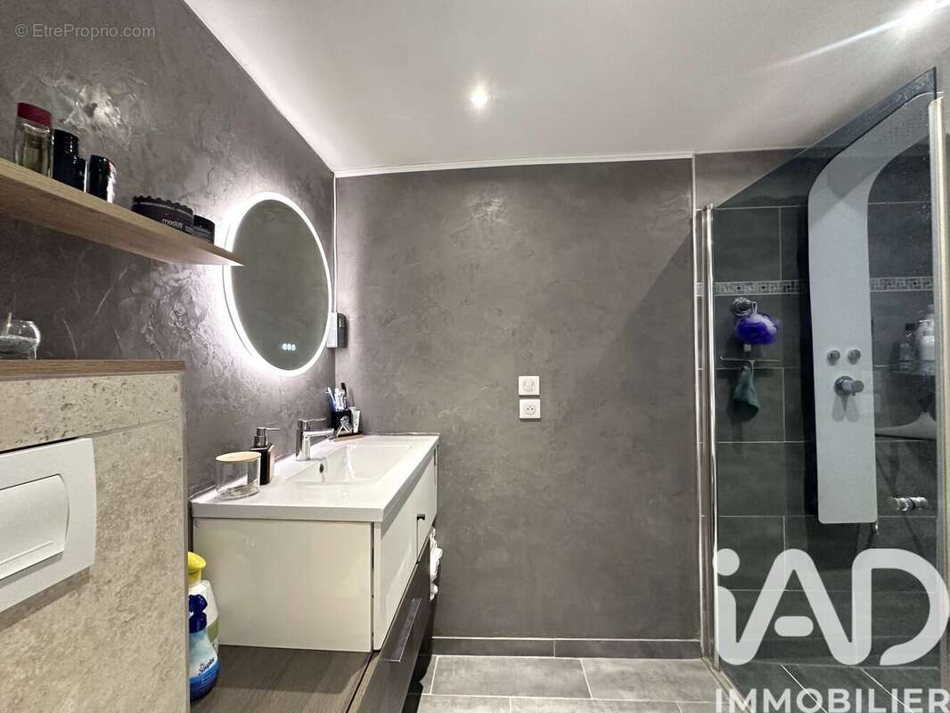 Photo 7 - Appartement à SEILLONS-SOURCE-D'ARGENS