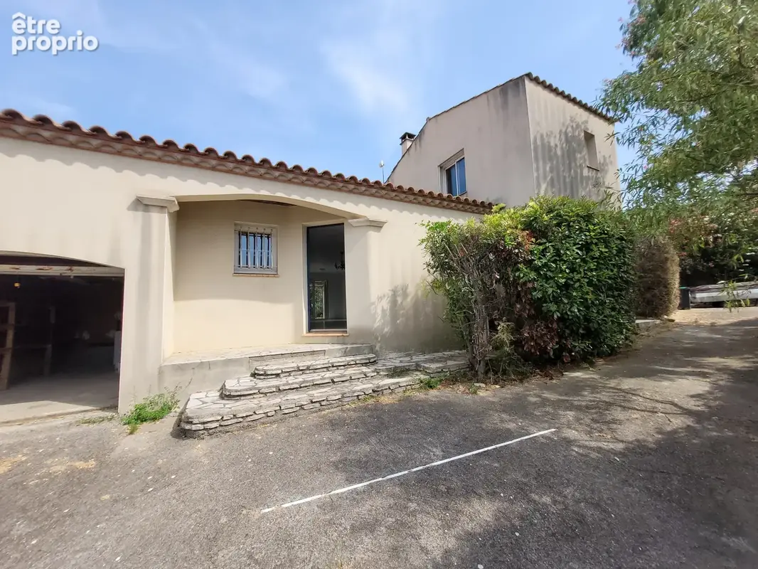  FLEURY Idéale située en bordure de garrigues cette Villa de type V d'une SH 152 m2 sur 3 faces sur un terrain - photo 3