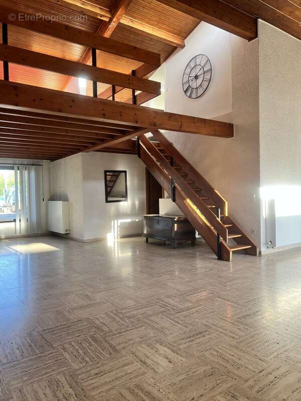 Commerce à LA FOUILLOUSE