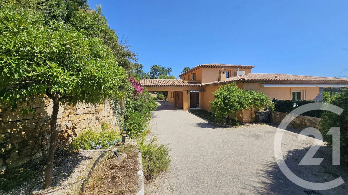 Maison à CHATEAUNEUF-GRASSE