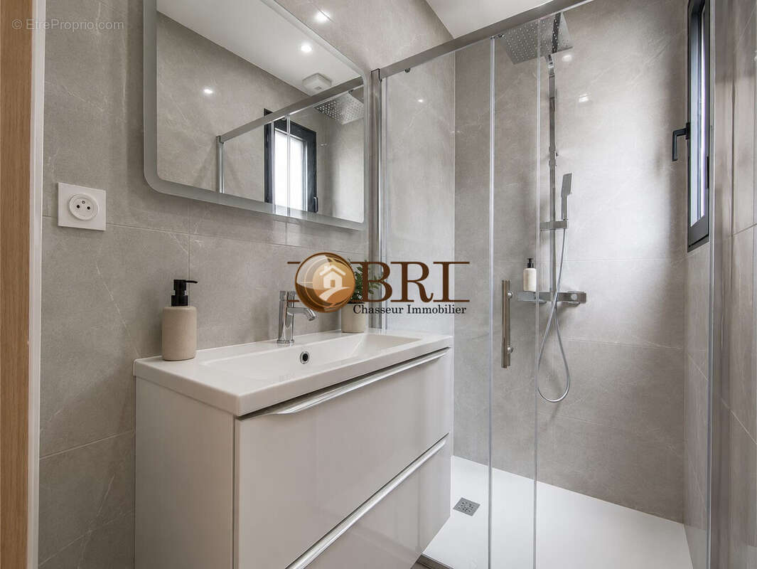 salle douche  - Maison à LYON-8E