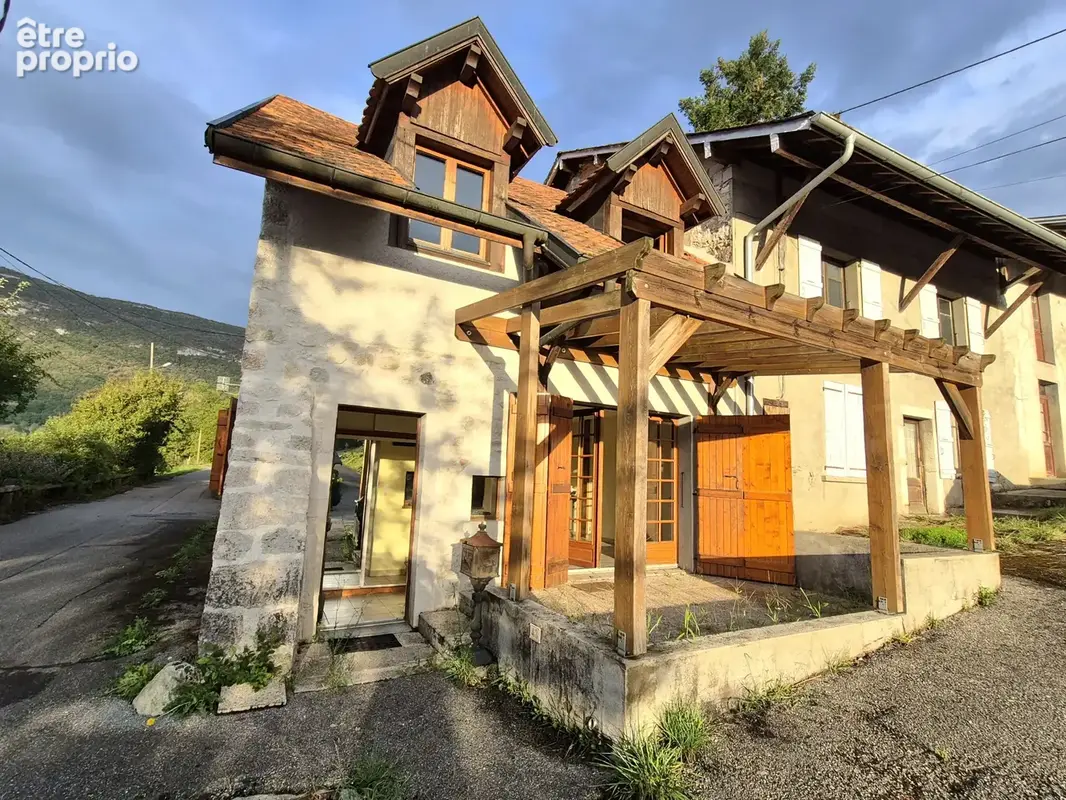 Maison à CLARAFOND-ARCINE