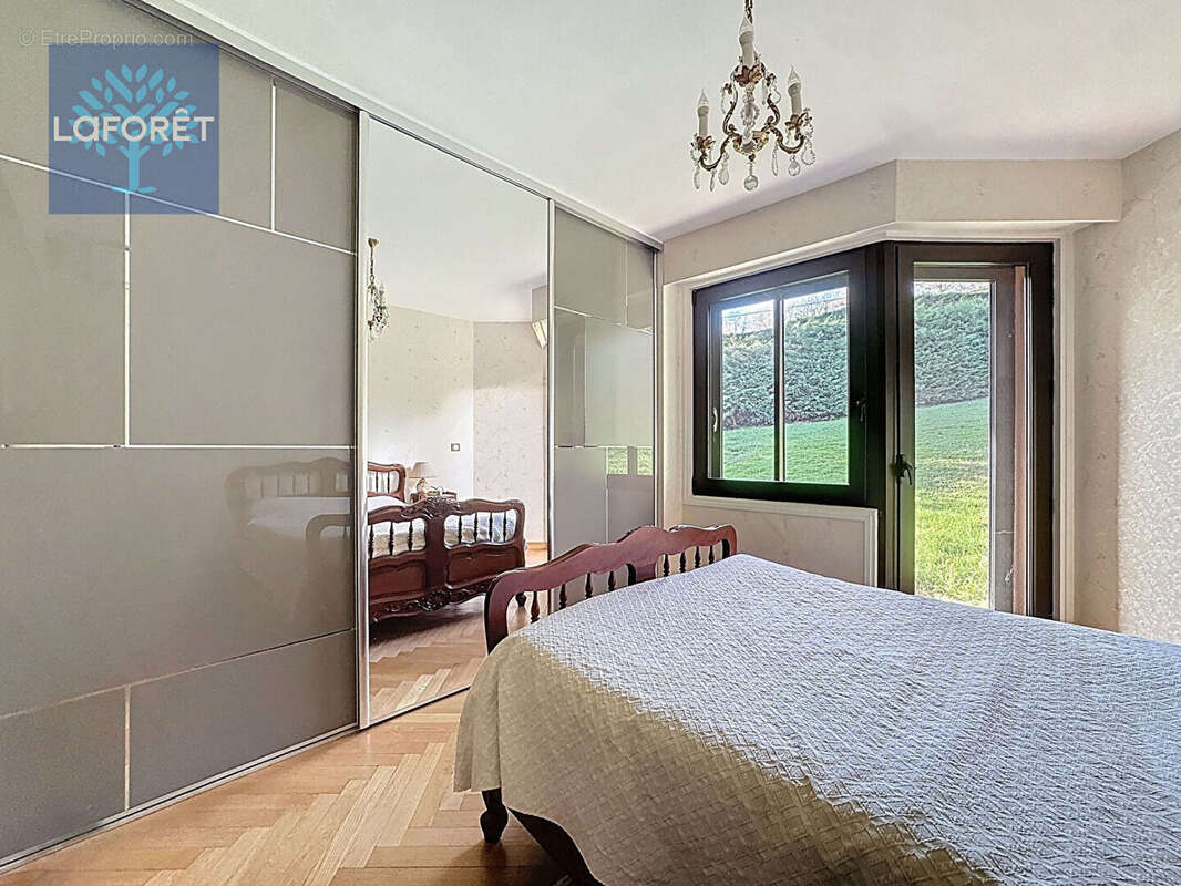 Maison à SAINT-GENIS-LAVAL