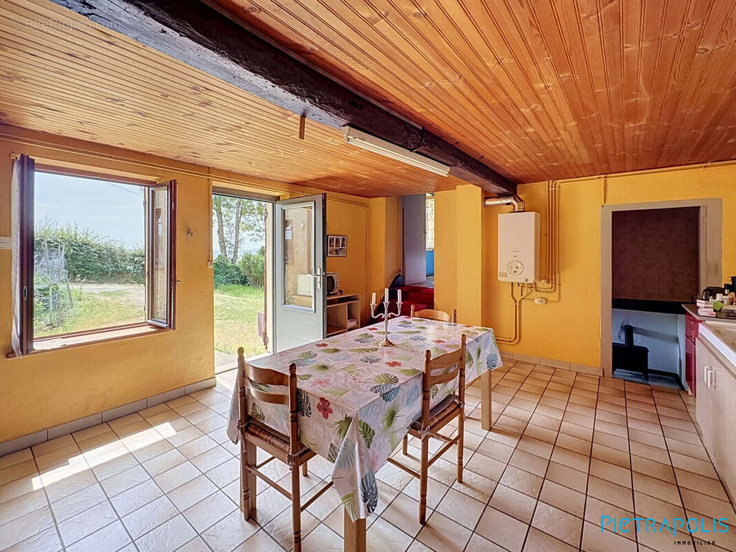 Maison 63 m² à Saint-Symphorien-De-Lay  - photo 2