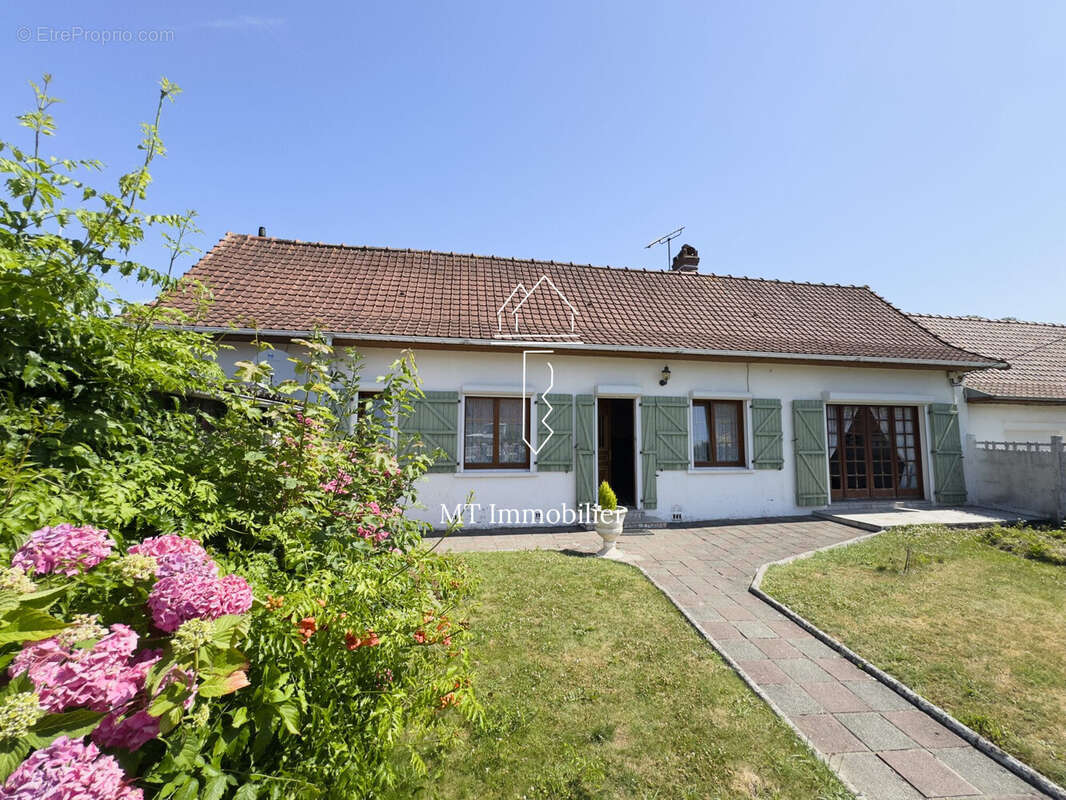 Maison à BEAURAINVILLE