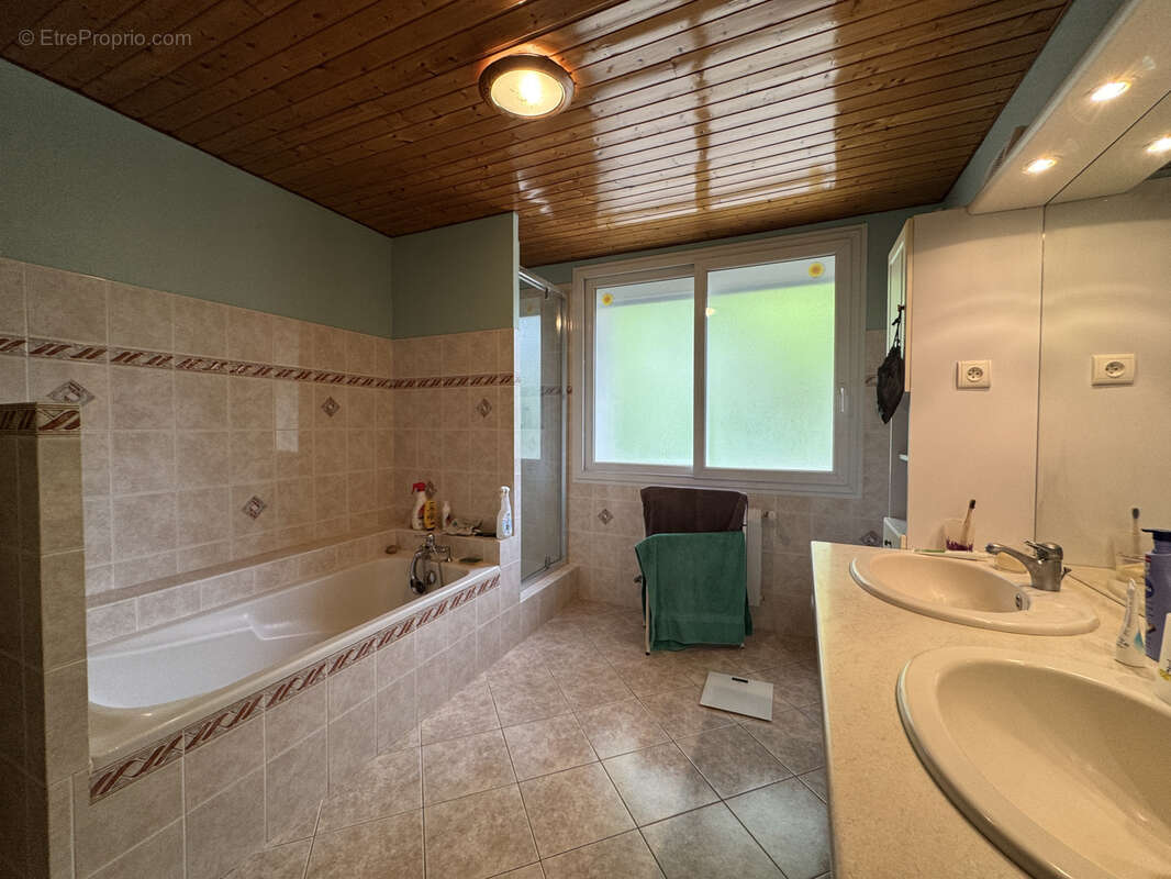 Maison à BAIGNES-SAINTE-RADEGONDE