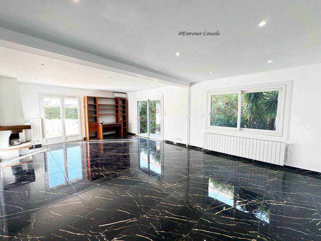 Maison à VILLENEUVE-LOUBET