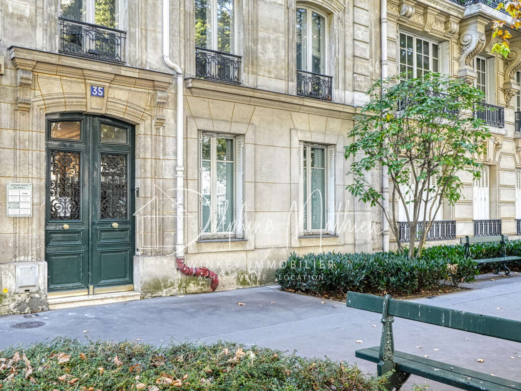 Commerce à NEUILLY-SUR-SEINE