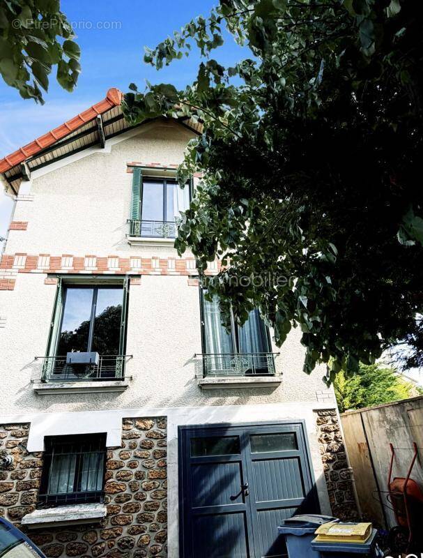 Maison à SARTROUVILLE