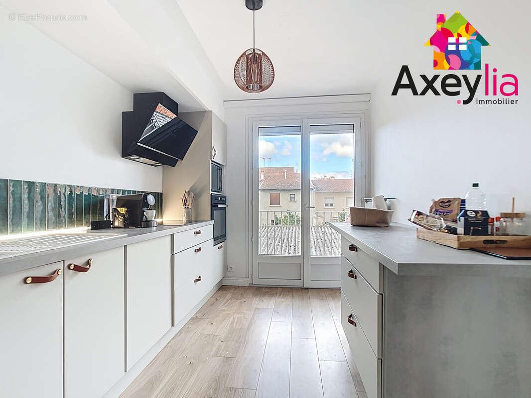A vendre - roanne - appartement t3 entièrement rénové avec garage, parking et cave - photo 2