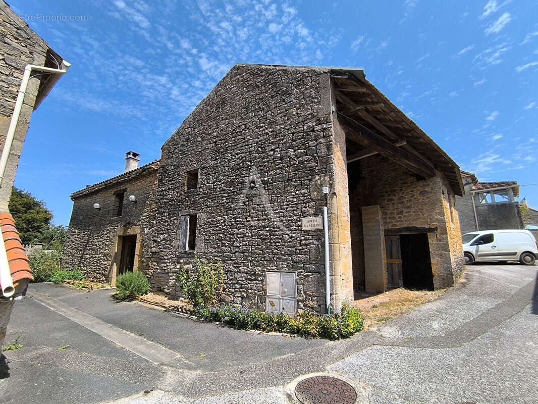 Maisons en pierre : 2 logements et 1 grange avec jardin à 10 minutes de Prayssac - photo 3