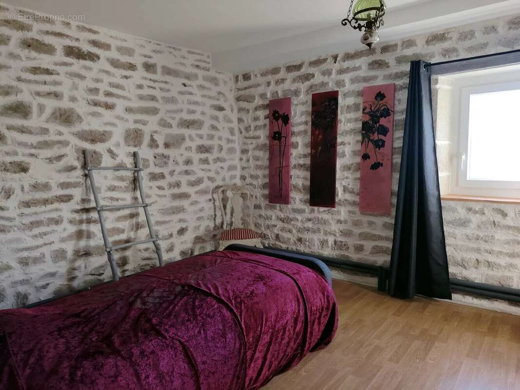 Maison à LA BASSE-VAIVRE