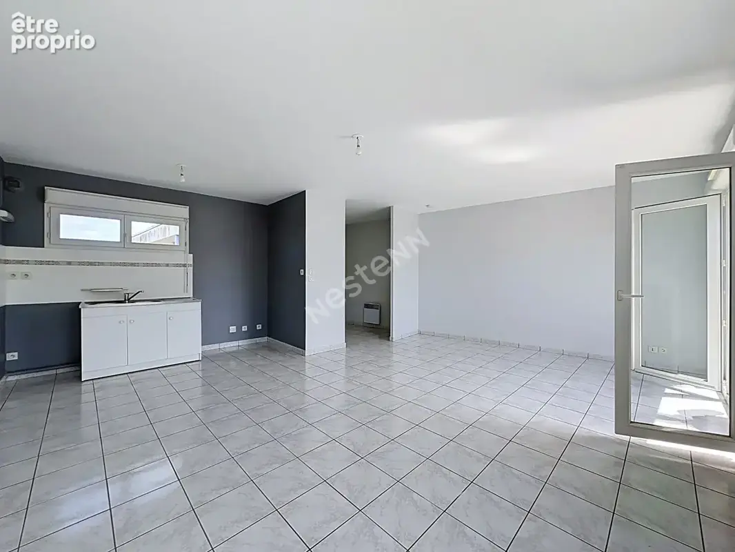 Appartement 1 chambre - Proximité tramway - Sans travaux et parking - photo 2