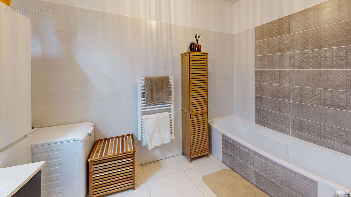 Appartement à PEYNIER