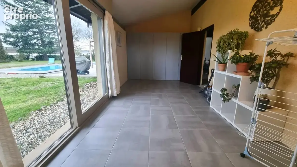 Maison d'architecte avec terrain, piscine et garage - photo 4