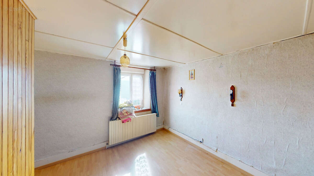 Maison à CHARMAUVILLERS