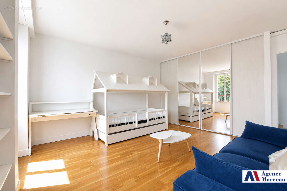 Maison à COURBEVOIE