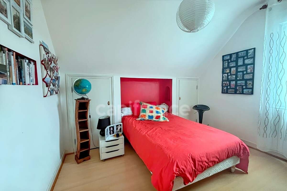 LE JUCH(29) Maison néo-bretonne de 148m² sur un terrain de 1000m², 4 chambres, garage, sous-sol - photo 11