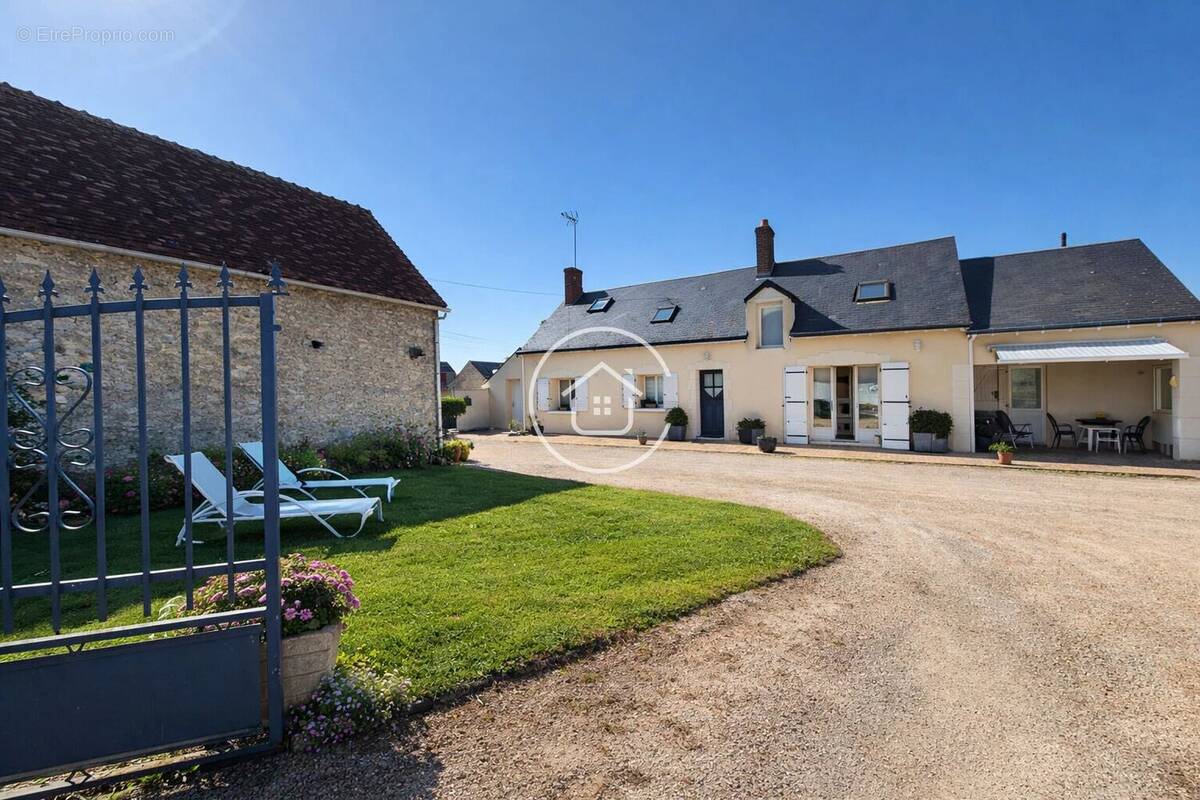 Maison à LA CHAPELLE-VENDOMOISE