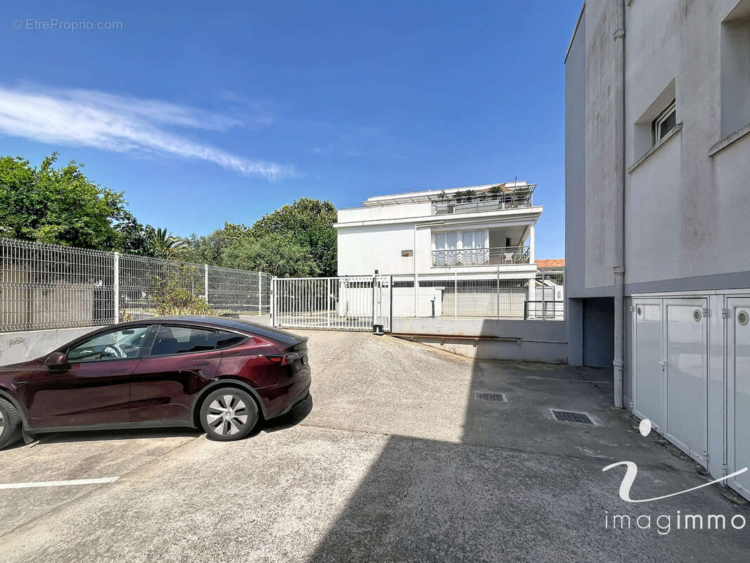 Deuxieme ligne appartement deux pieces avec cellier et parking - photo 9