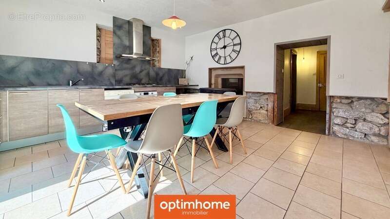  VENTRON – Maison mitoyenne avec jardin clos, dépendances et fort potentiel d’aménagement  - photo 3