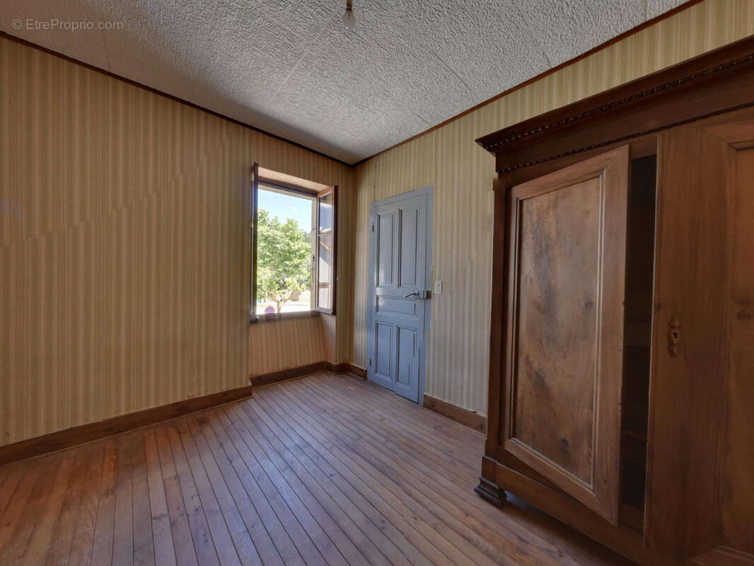 Maison à LES OLLIERES-SUR-EYRIEUX