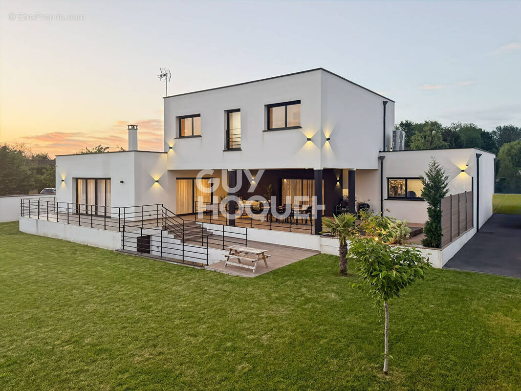 Maison à FONTENAY-TRESIGNY