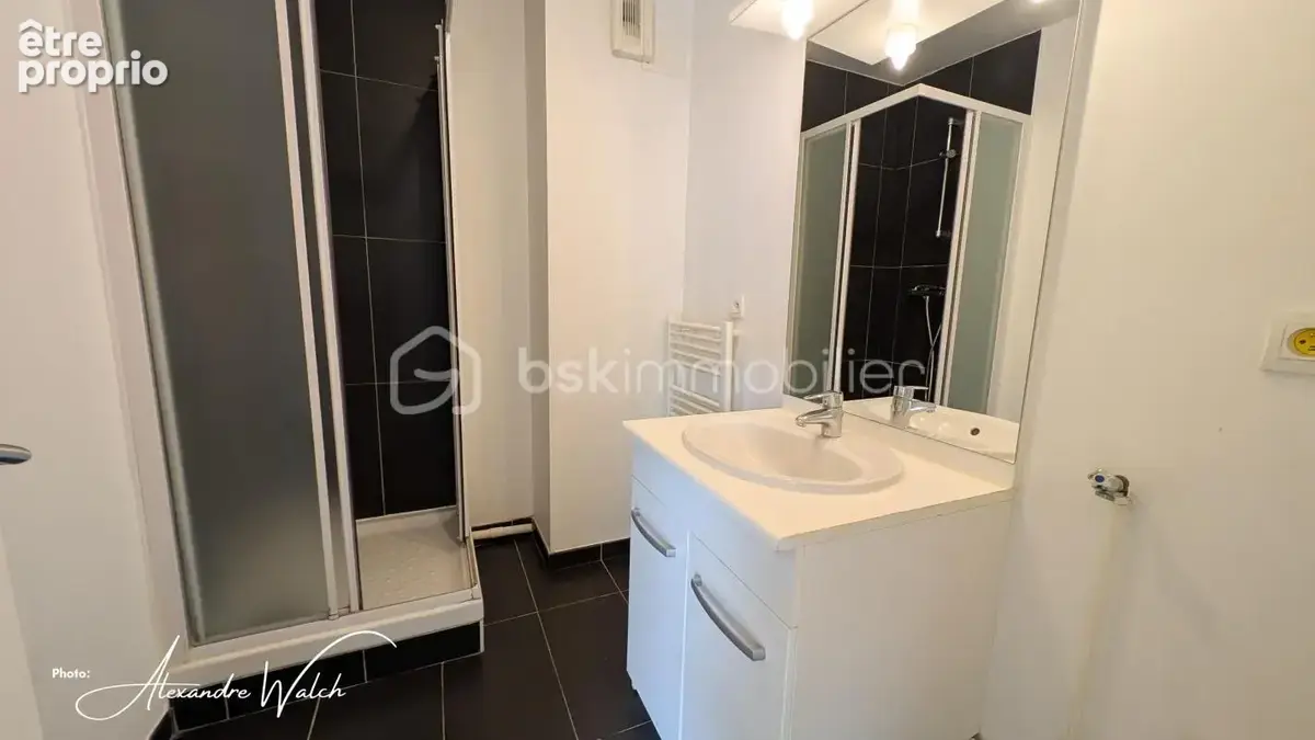 T3 de 60 m² – Balcon – Box fermé + parking – Tram, écoles et commerces à 300 m - photo 9