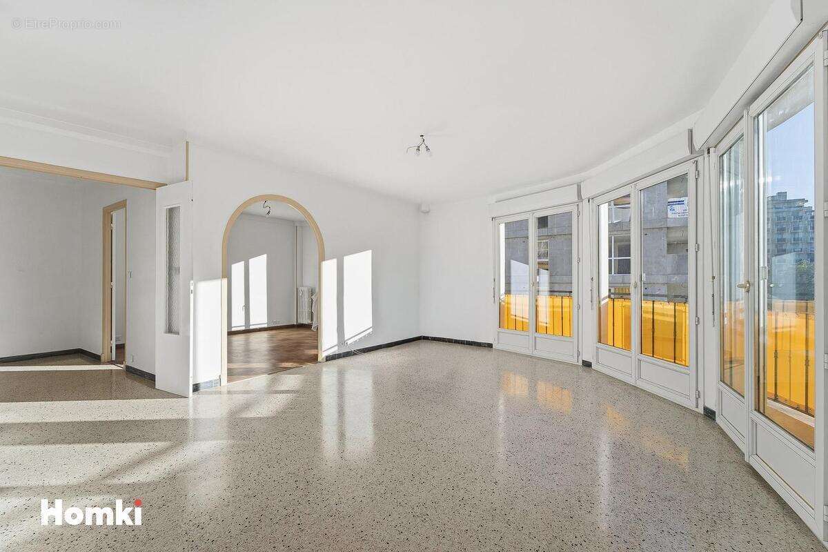 Appartement à SAINT-LAURENT-DU-VAR