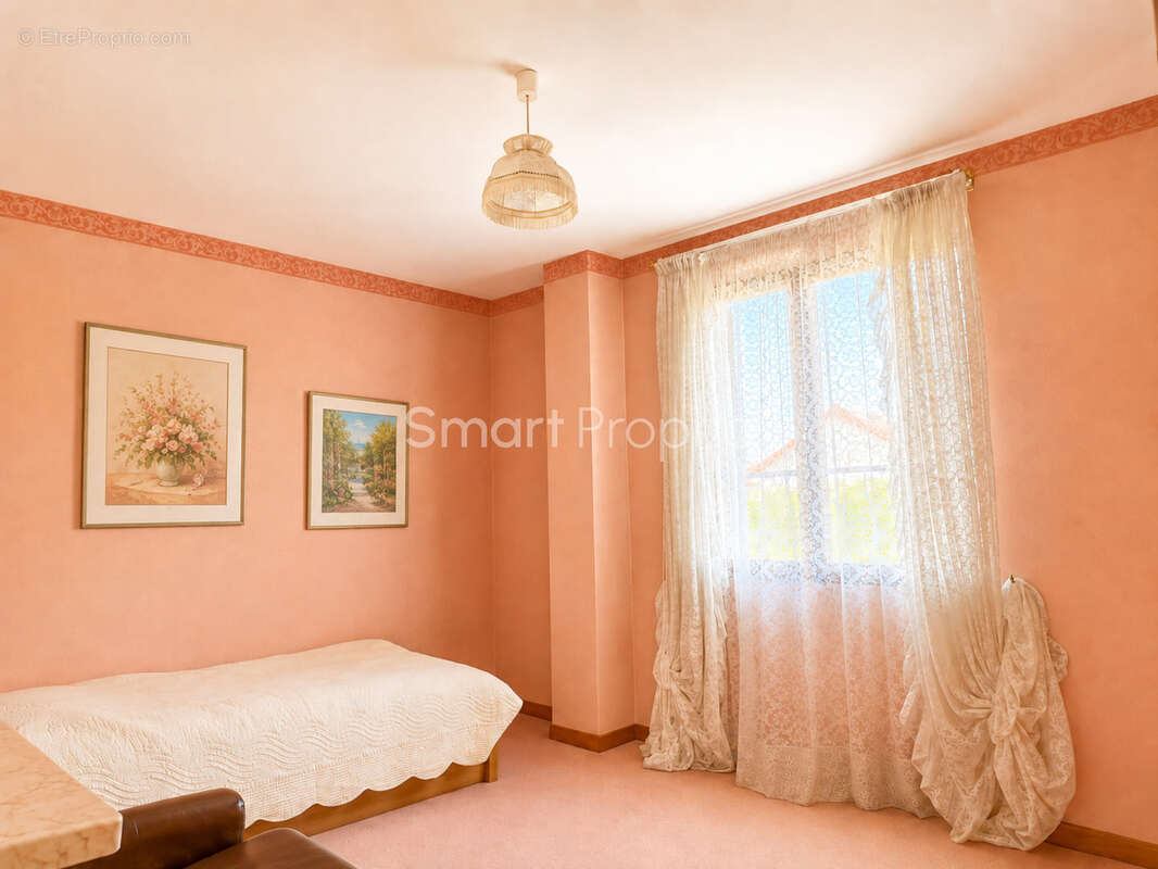 Une maison familiale pleine de potentiel, au cœur de Gournay-sur-Marne - photo 9