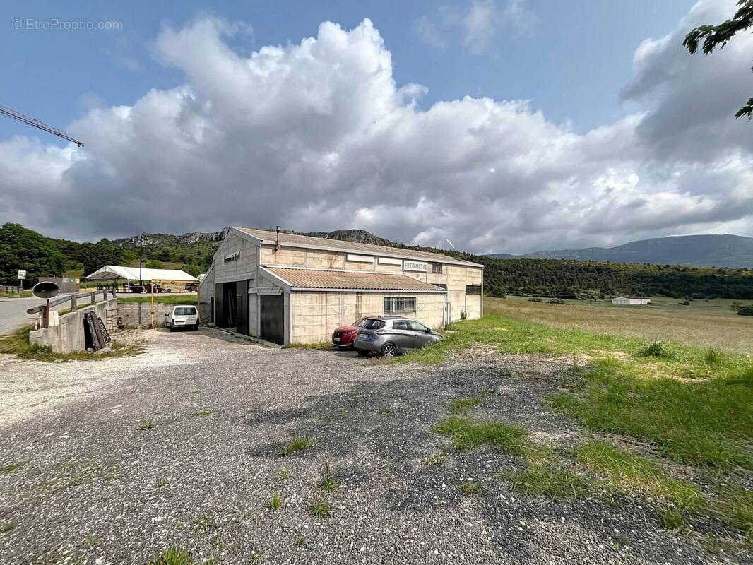 Commerce à PEYROULES