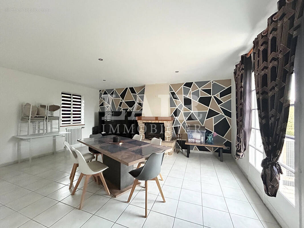 Maison à MAGNY-LE-DESERT