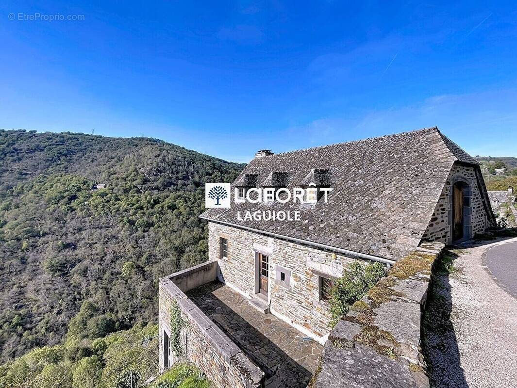 Maison à LACROIX-BARREZ