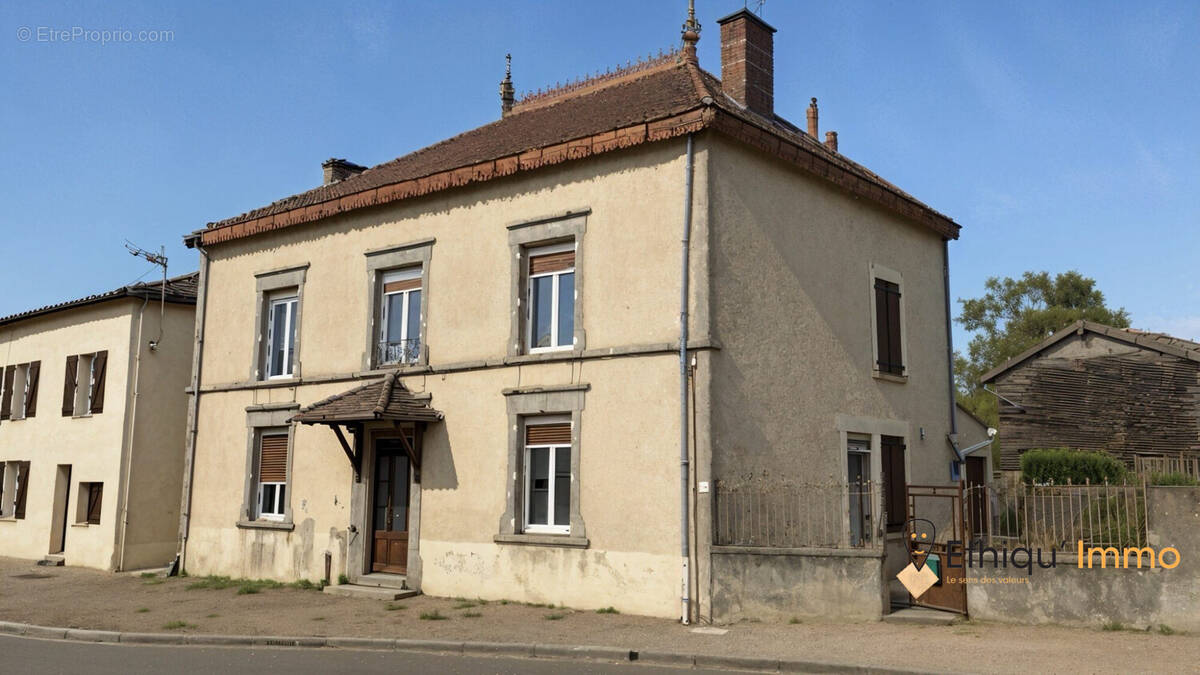 Maison à VILLE-SUR-TERRE
