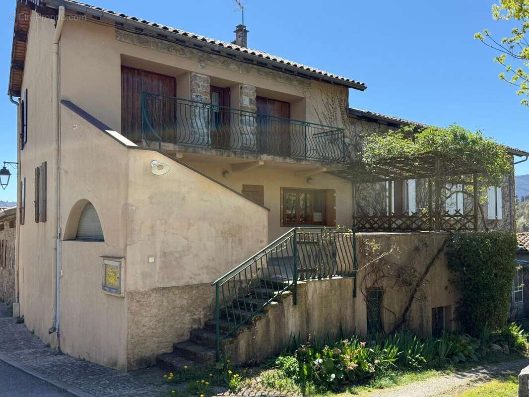   - Maison à FABRAS