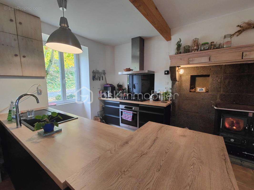 Maison à SAINT-PIERRE-ROCHE