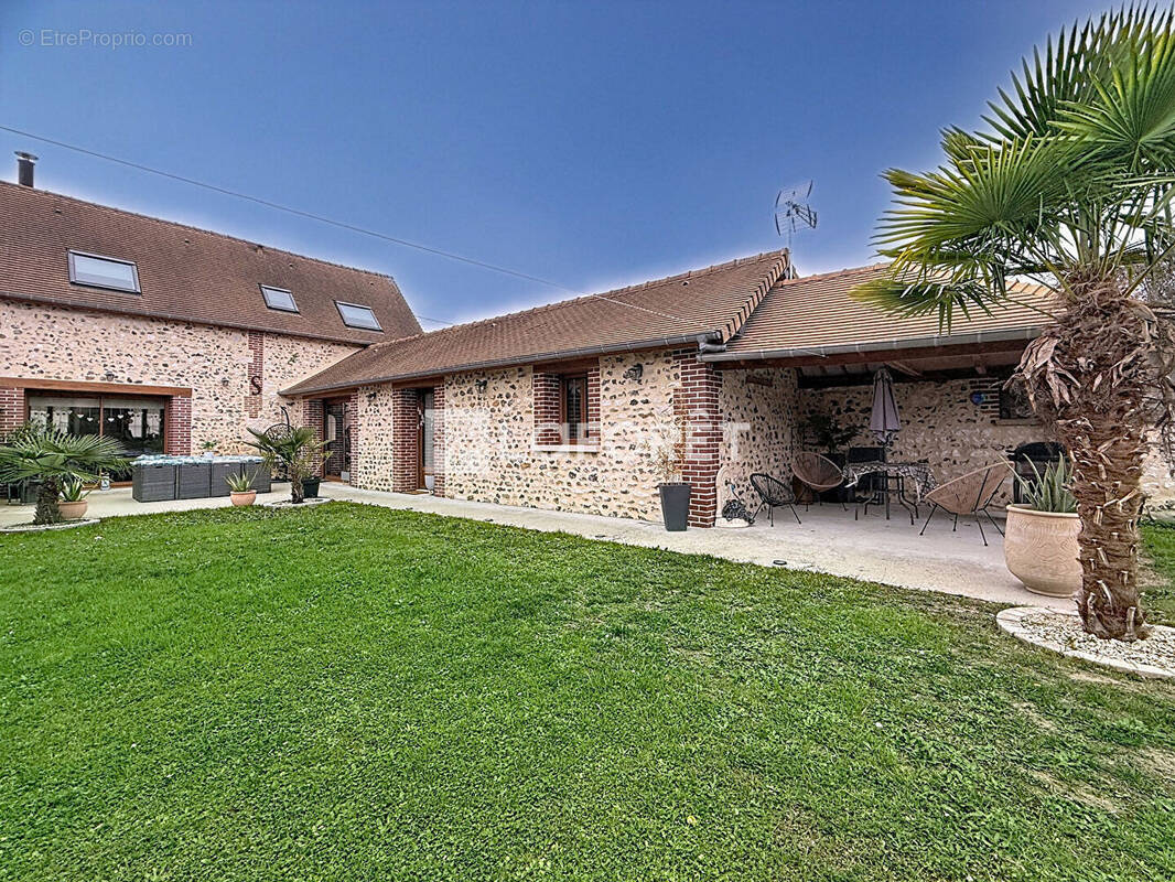 Maison à LA CROIX-SAINT-LEUFROY