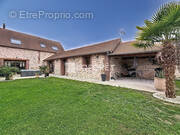 Maison à LA CROIX-SAINT-LEUFROY