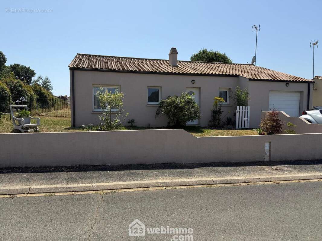 Maison de Plain pied - Maison à LE CHAMP-SAINT-PERE