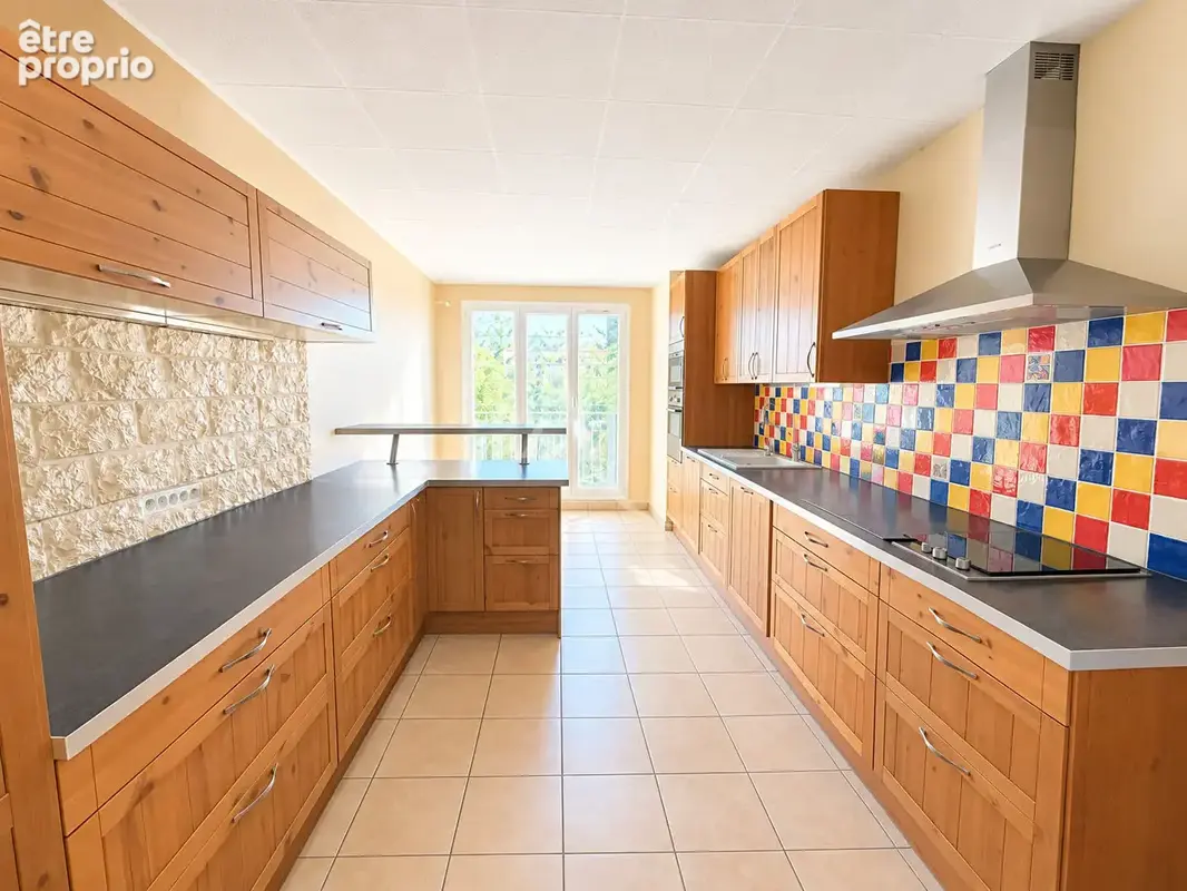 Appartement T4, 97 m2 avec deux balcons, cave et place de parking en sus - photo 3