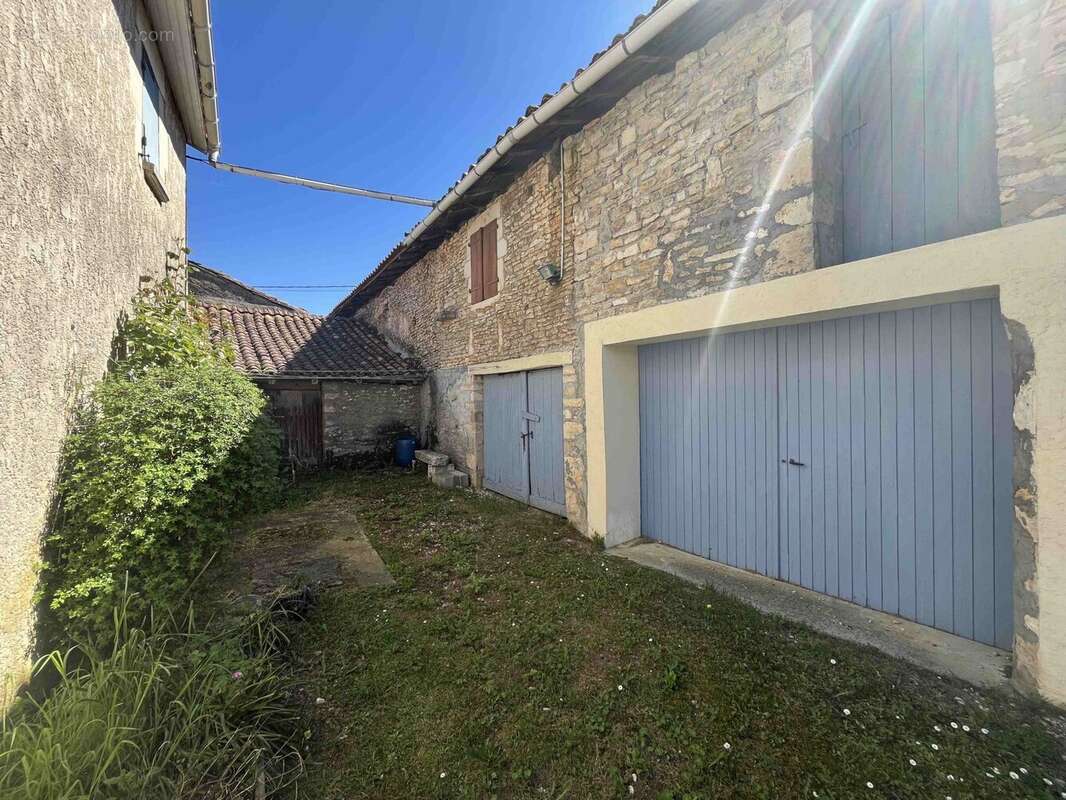 Maison à CHASSENEUIL-SUR-BONNIEURE