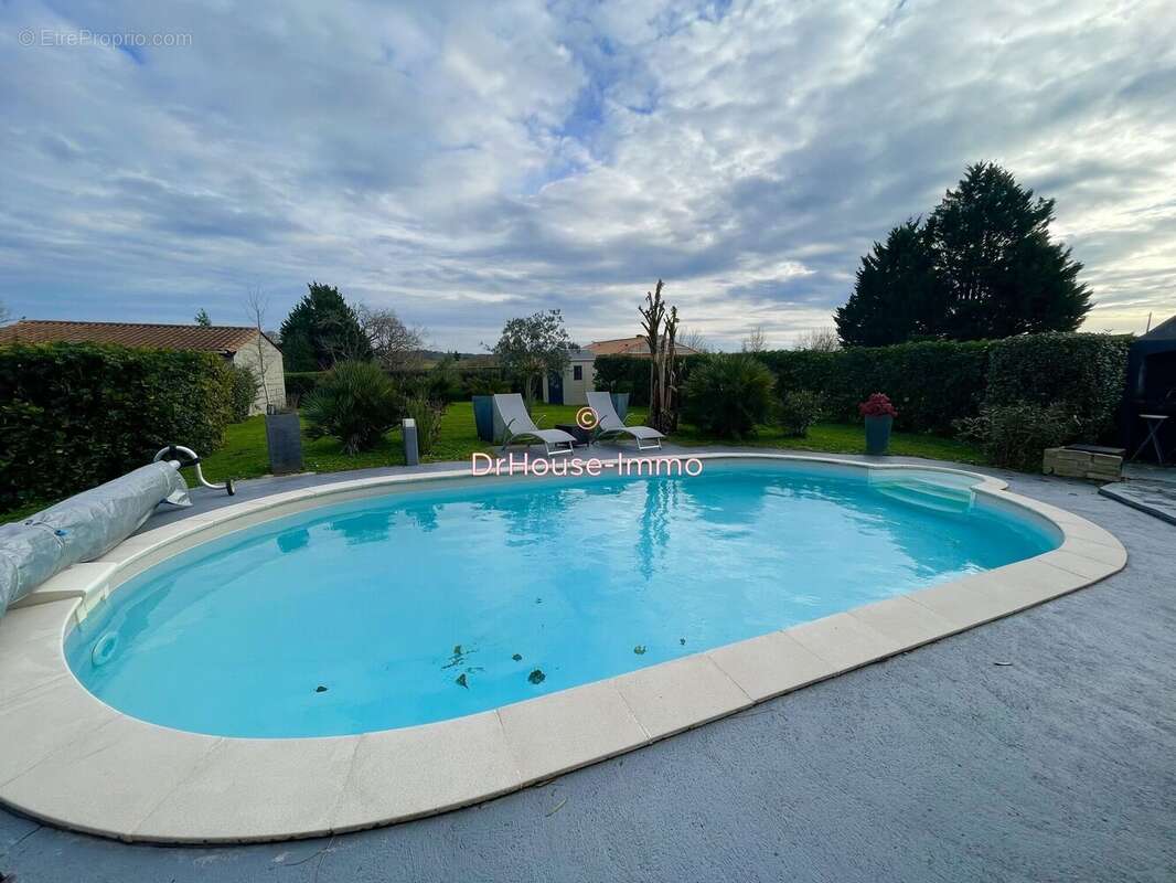 Maison à BAIGNES-SAINTE-RADEGONDE