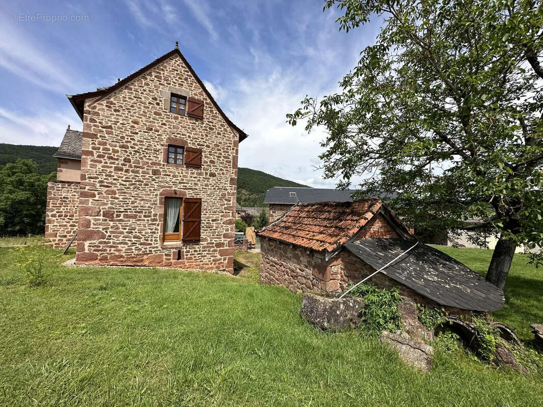 Maison 156 m² à Saint-Christophe-Vallon  - photo 2