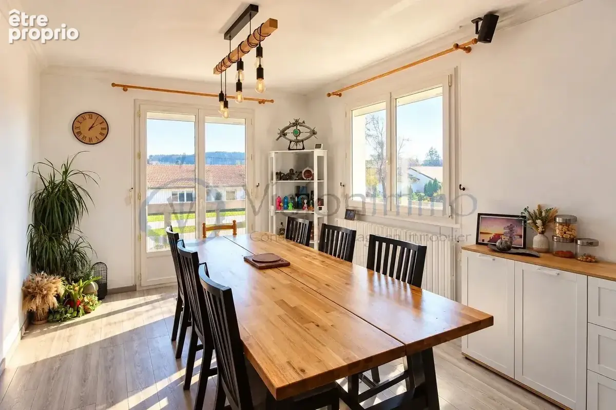 Maison familiale lumineuse de 120m2 avec 4 chambres dont une suite parental, garage et dépendance à Levier - photo 2