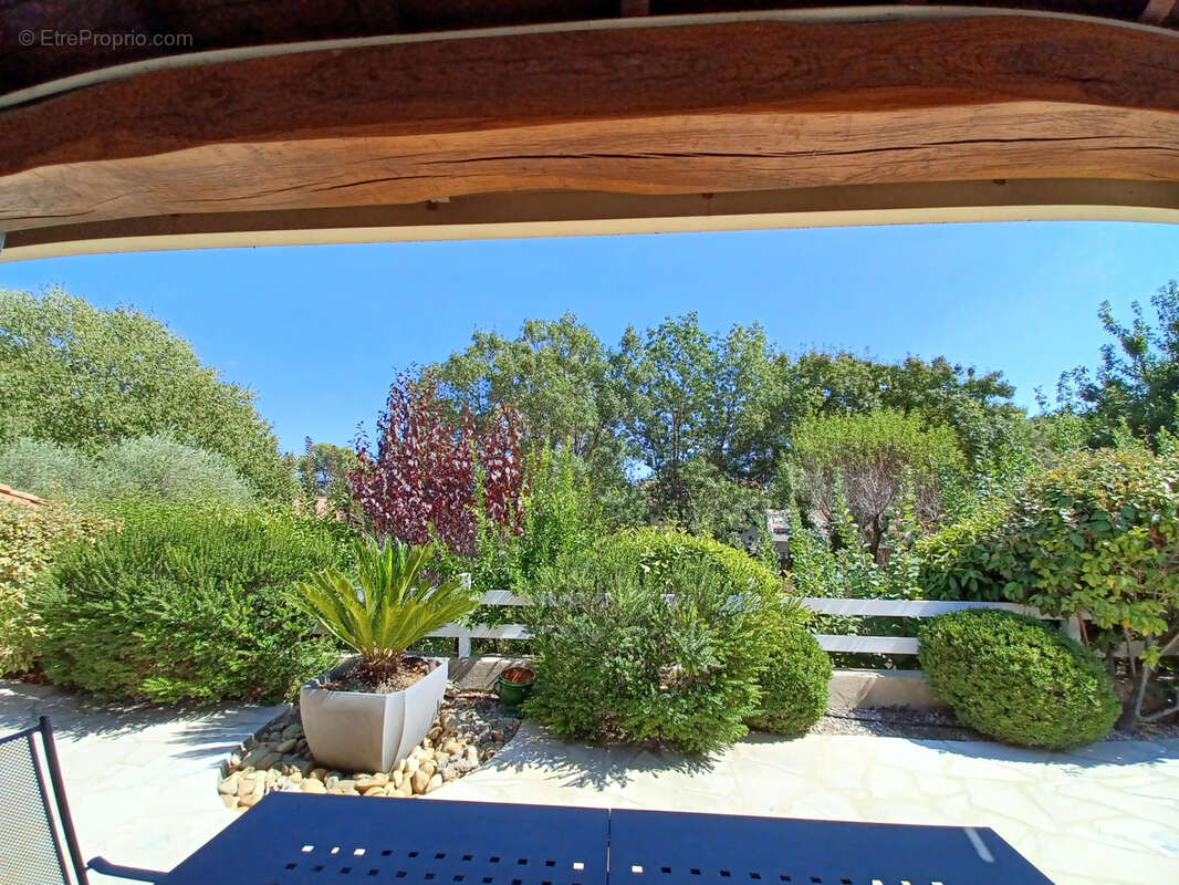 Maison à SAINT-CLEMENT-DE-RIVIERE